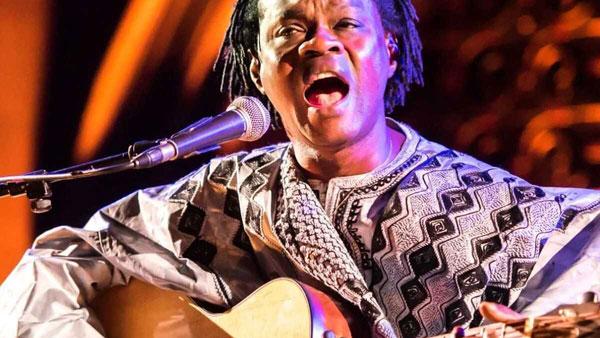 Quarante ans « DAANDÉ LEÑOL » : Baaba Maal, l’inoxydable virtuose du Yela