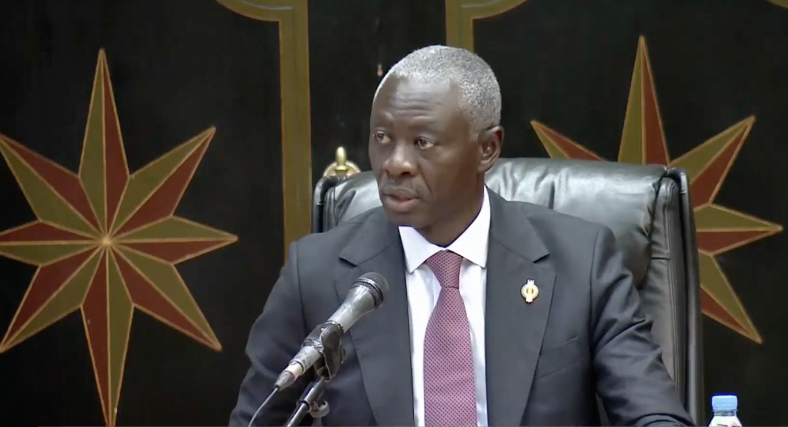 Session d'examen de la Lfi 2023 : le discours de clôture du président ...
