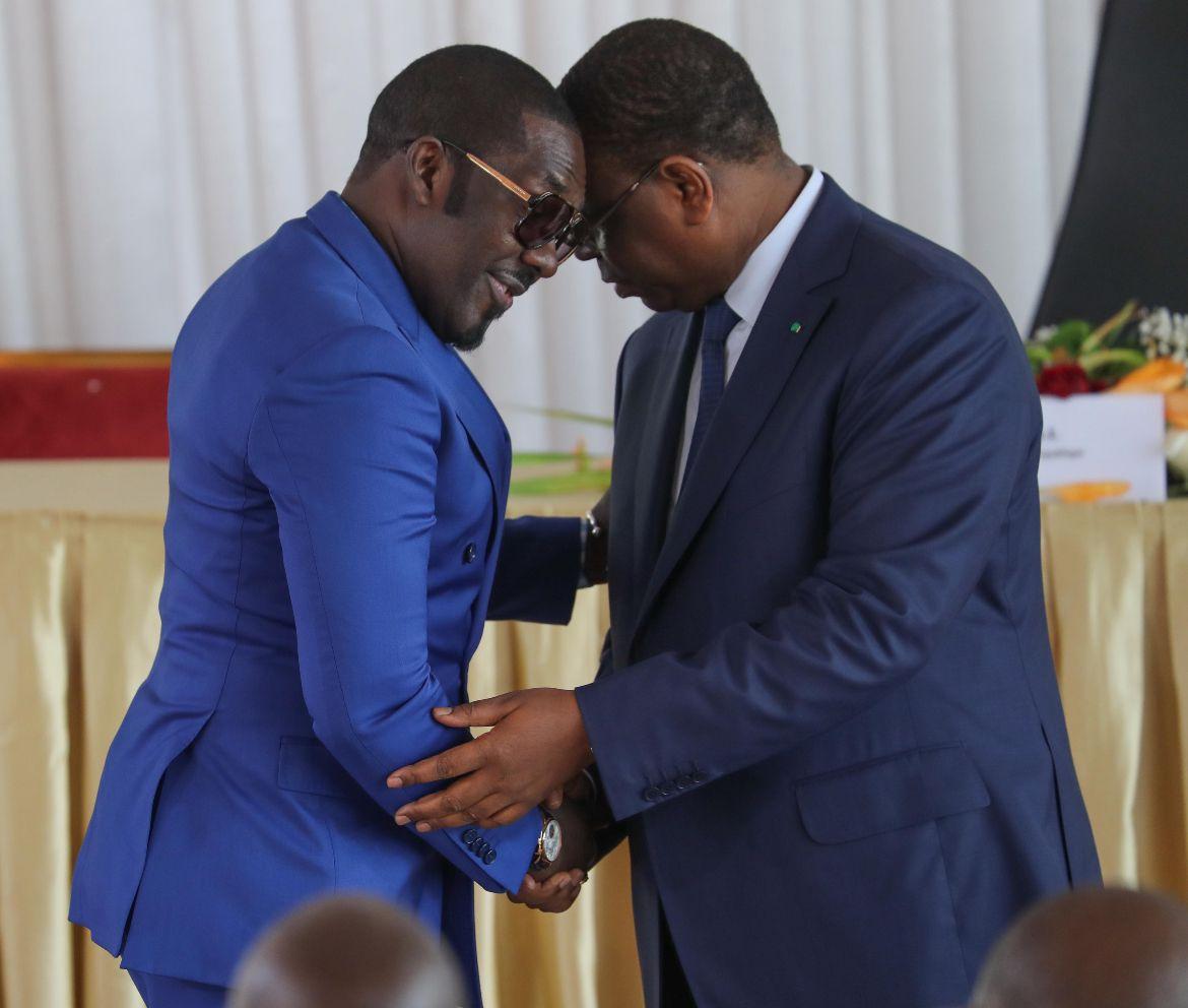 Youssou Ndour, Viviane, Mbaye Dieye Faye, élevés au grade d'Officier de