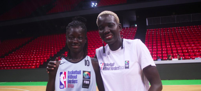 La fille sur les traces de sa mère : dans les secrets d\'une famille de basketteuses