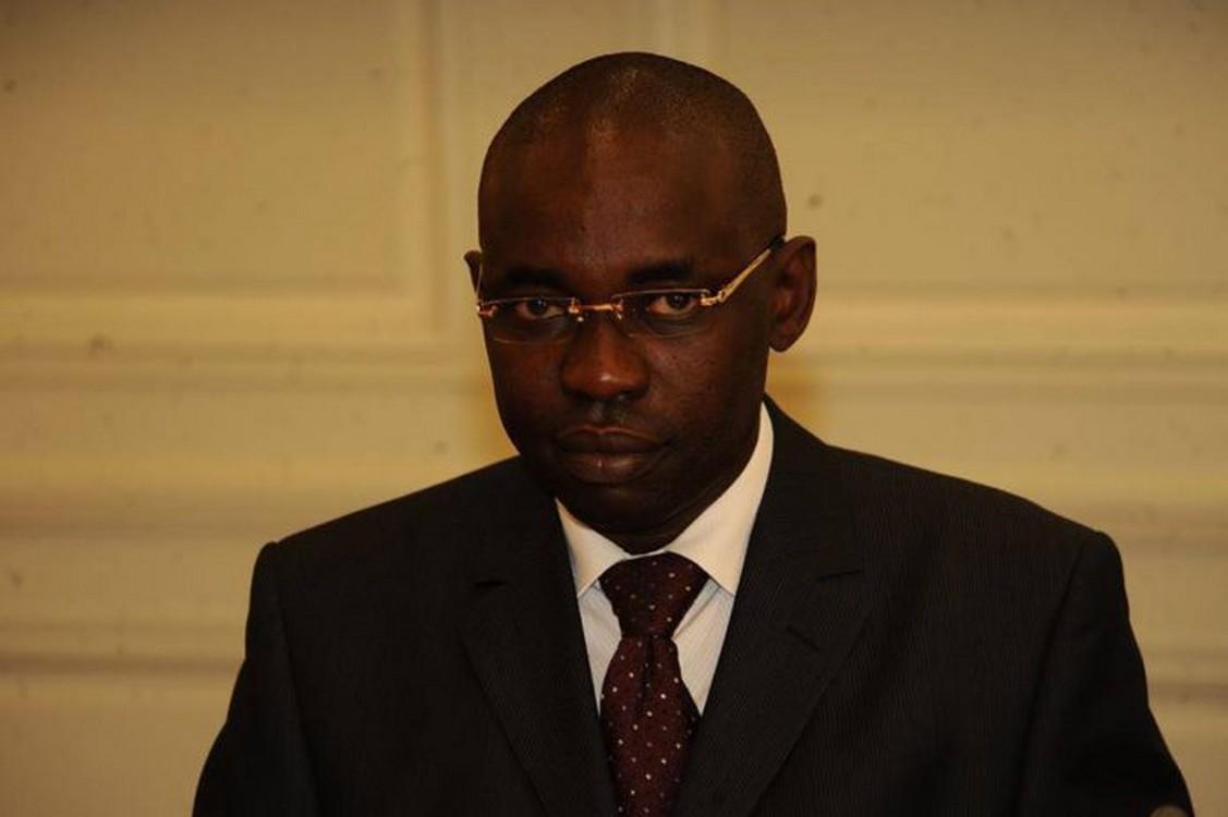 Tribunal  : Samuel Sarr placé sous mandat de dépôt, son avocat charge la Primature