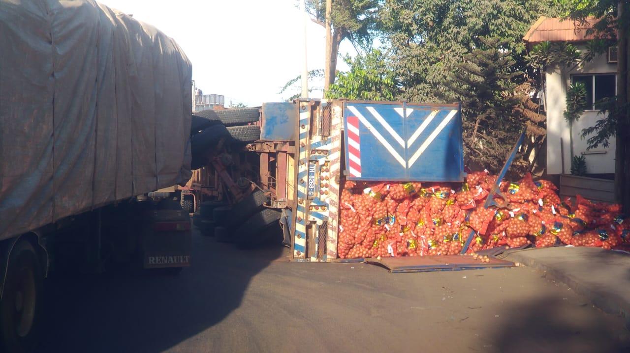 15ᵉ camion renversé : Le rond-point de tableau ferraille à Yarakh, bête noire des gros porteurs 