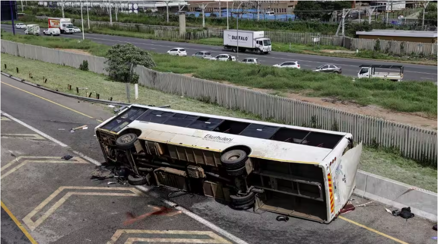 Afrique du Sud : au moins 12 morts et 45 blessés dans un accident de bus