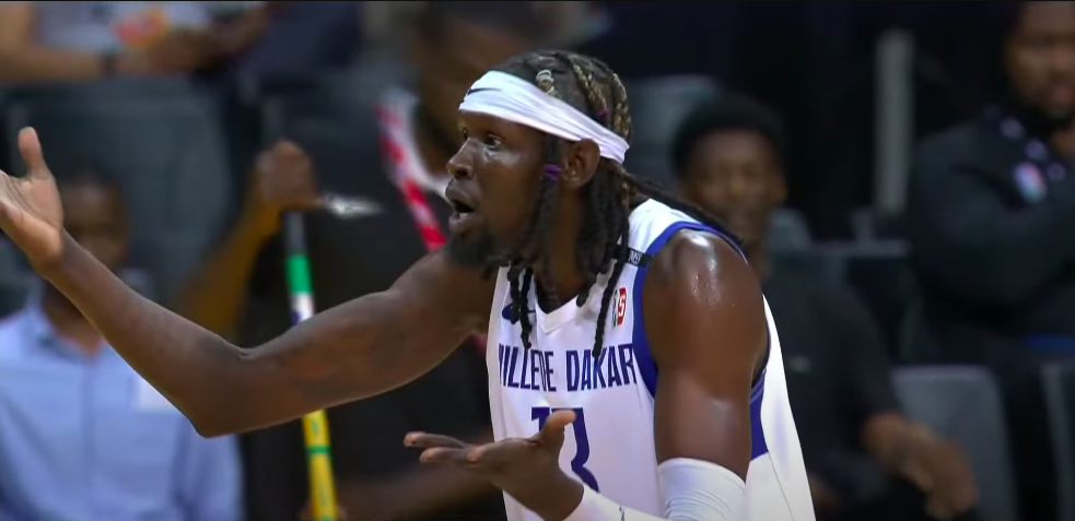 Tension pendant ASCVD-Petro : ce qui s\'est réellement passé entre le coach et Majok