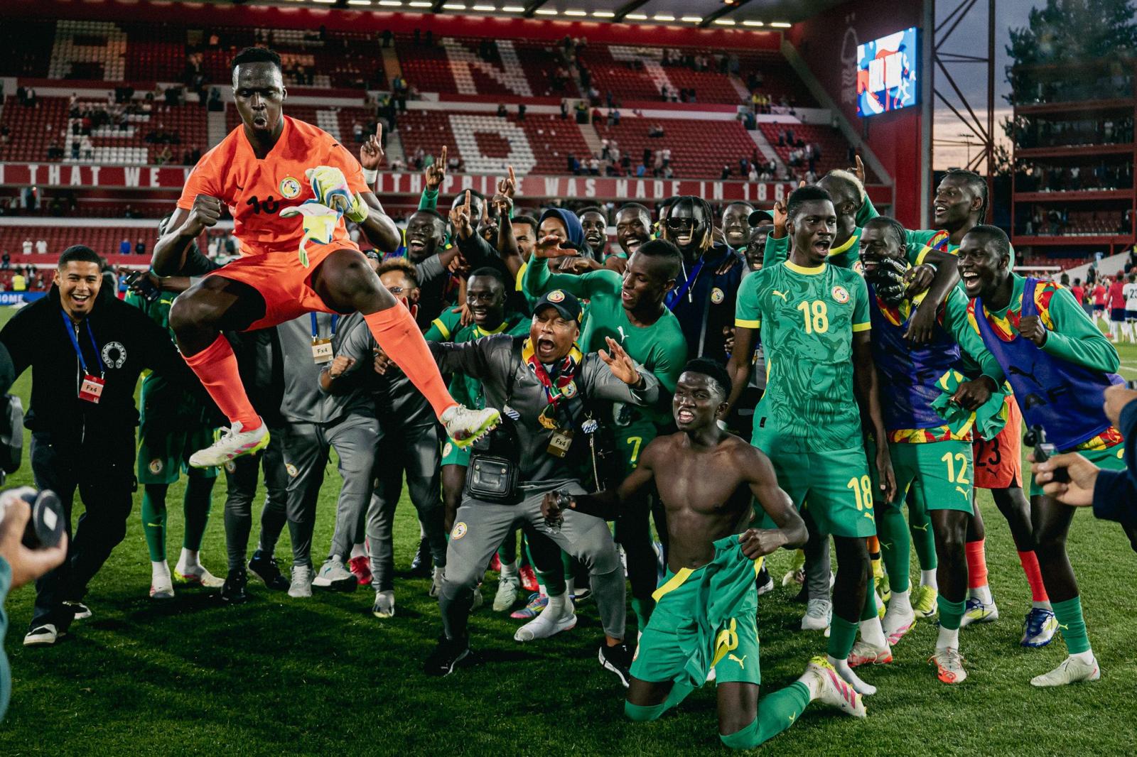 La presse anglaise s'incline devant le Sénégal et «fusille» les Three Lions