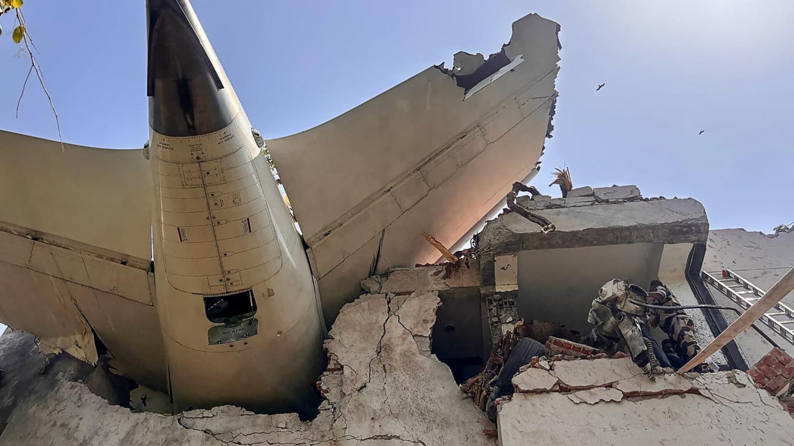 Crash d’un avion en Inde : un passager a survécu à l’accident qui a fait plus de 200 morts