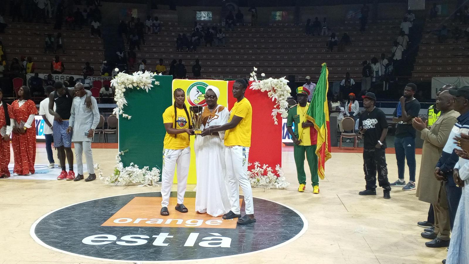 Afrobasket 2025  : ce que la Ministre des Sports a dit aux lions et Lionnes