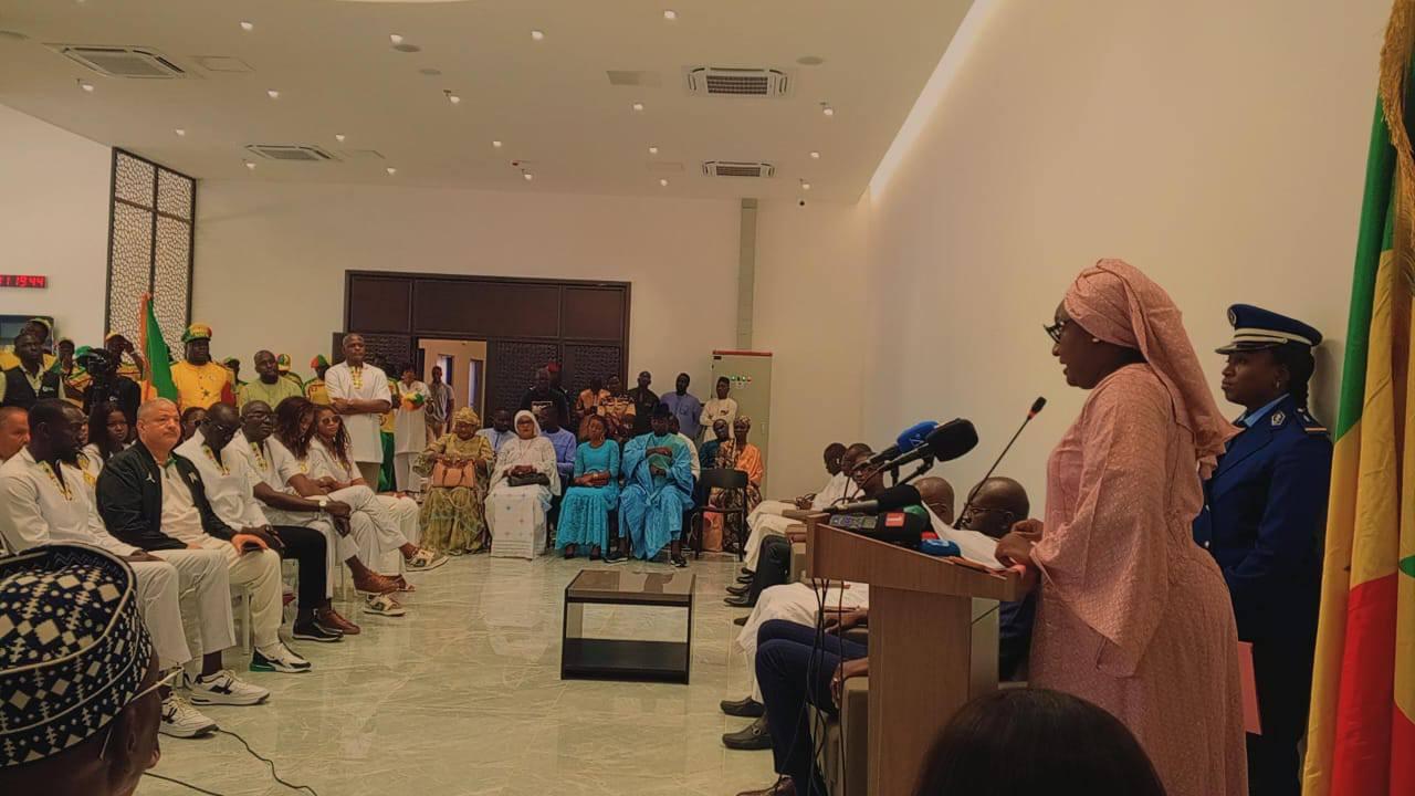 Remise du drapeau National : le discours poignant de la Ministre des Sports aux Lionnes du Basket