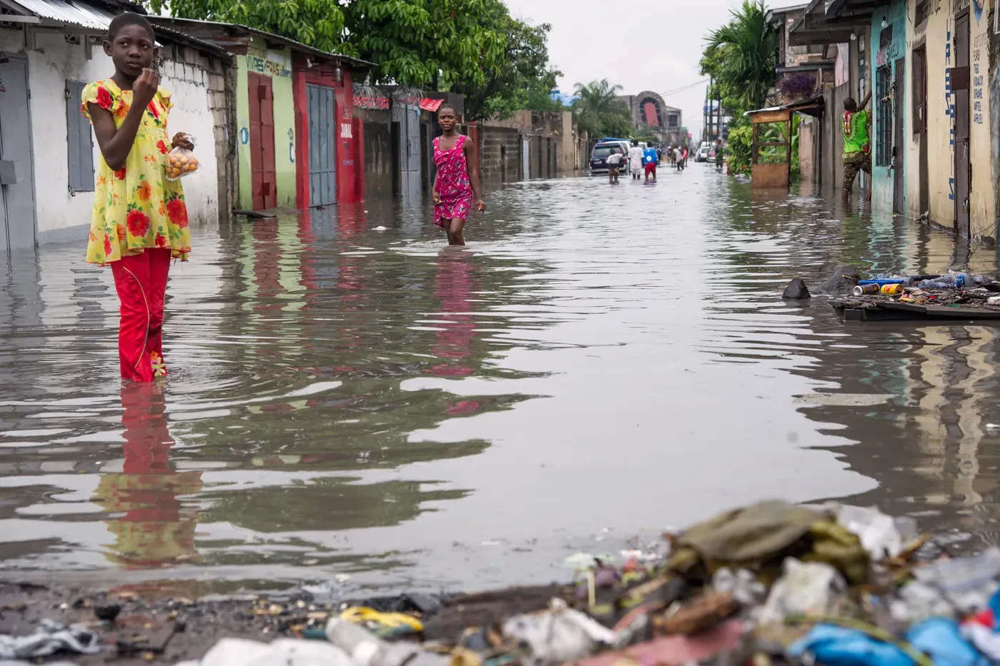 RDC: trois mois après les inondations, des sinistrés sont toujours abrités au stade Tata Raphaël
