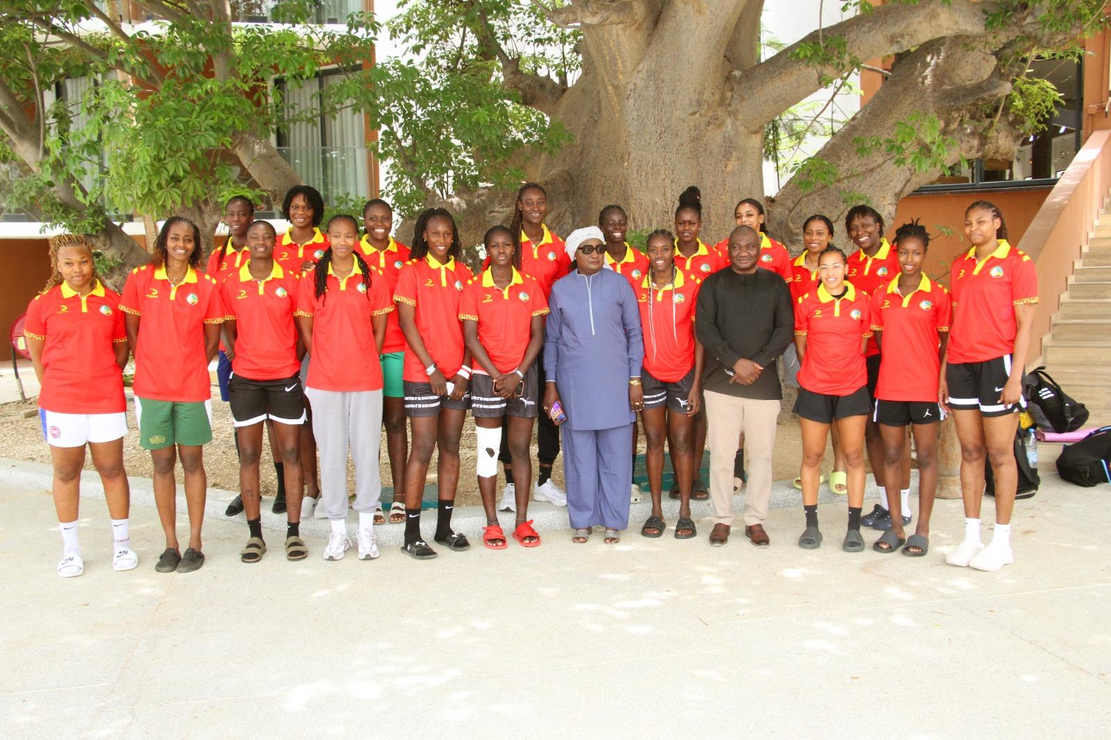 Afrobasekt-Khady Diène GAYE rend visite aux Lionnes : «Vous partez en guerre»   