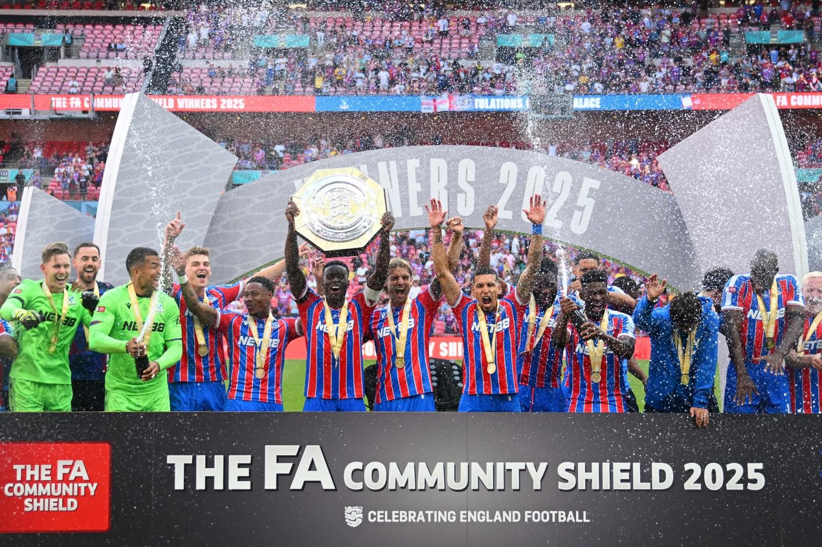 Foot : Crystal Palace vainqueur du Community Shield, Ismaïla SARR buteur 