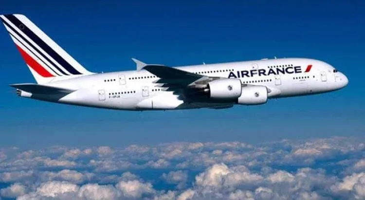 Vol Air France Paris-Dakar : une passagère menace l’équipage et provoque un demi-tour d’urgence
