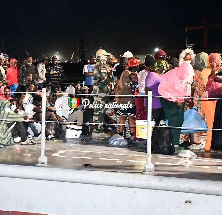 Sénégal : une pirogue interceptée avec 147 migrants, sept trafiquants présumés arrêtés