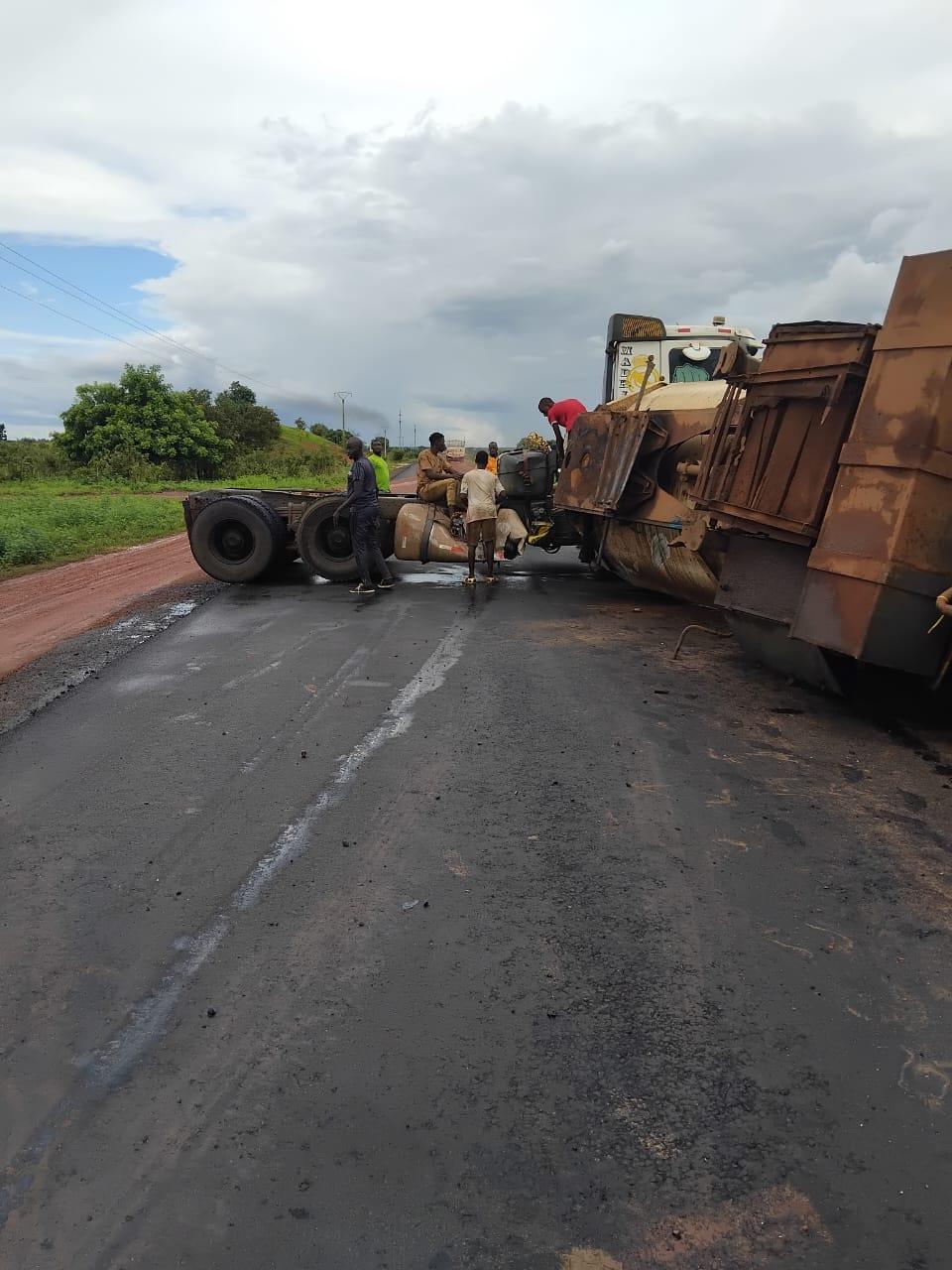 Tambacounda : Un semi-remorque se renverse et fait des dégâts