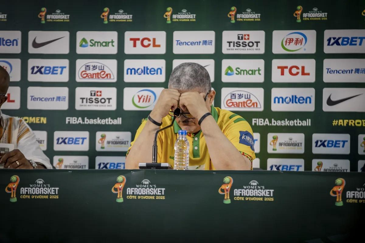 AFROBASKET : Le coach Otis évoque son avenir sur le banc des lionnes