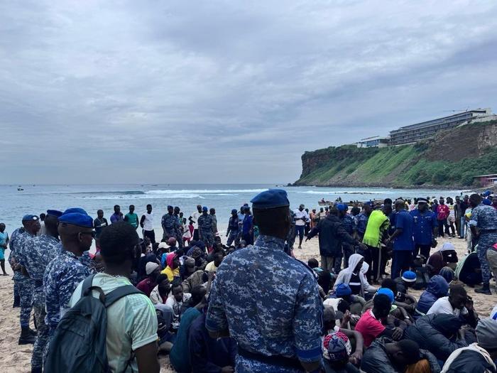 Dakar: une pirogue de migrants s’échoue sur la corniche ouest
