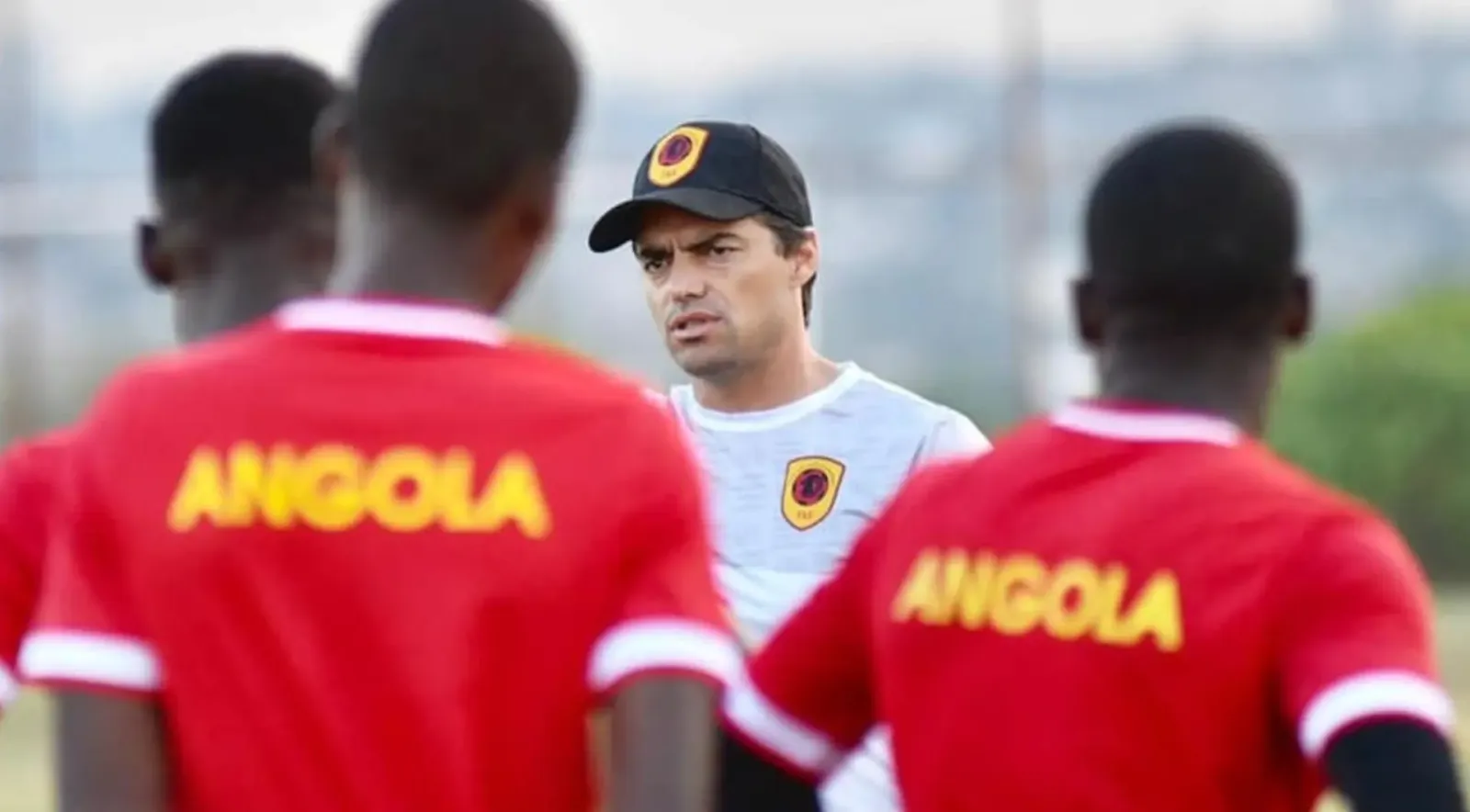 Coup de tonnerre en Angola : le sélectionneur limogé à 3 mois de la CAN 2025 !