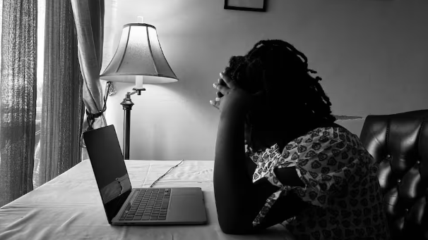 Harcèlement sexuel présumé, chantage et audios compromettants : un DG traîné en justice par son ex-employée