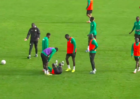 Lendemain de match : Lamine CAMARA se blesse à l'entraînement