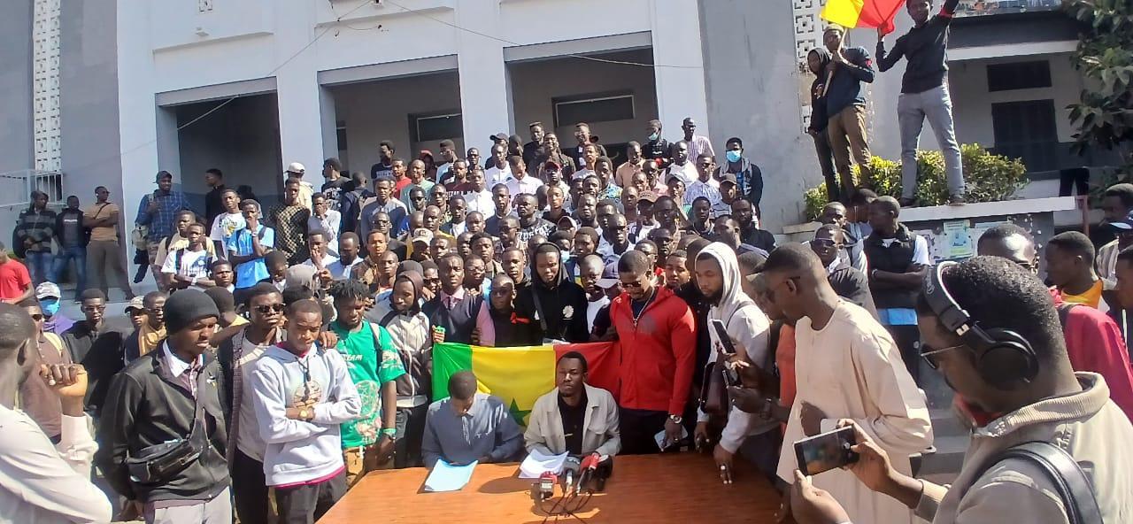 UCAD : la visite du ministre de l’Enseignement supérieur interrompue par les étudiants 