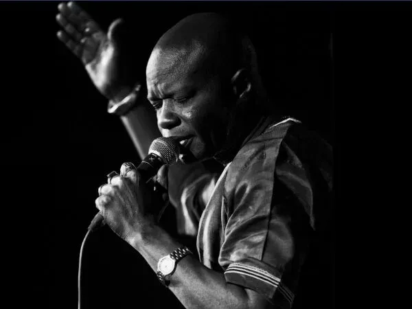 Omar Pène offre un concert gratuit pour célébrer les Lions