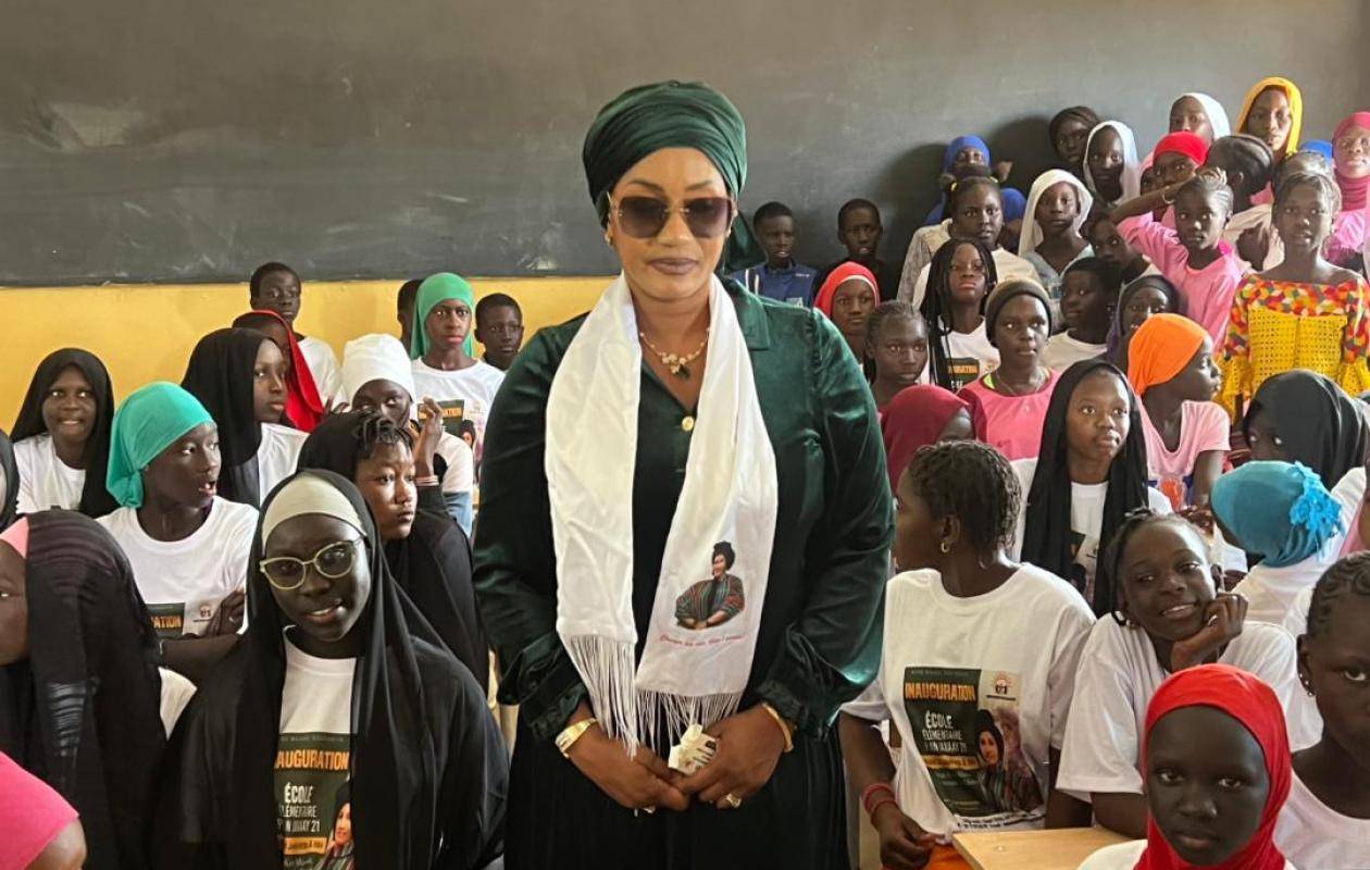 Bébé Bass au chevet de l\'école Plan Jaxaay 21!