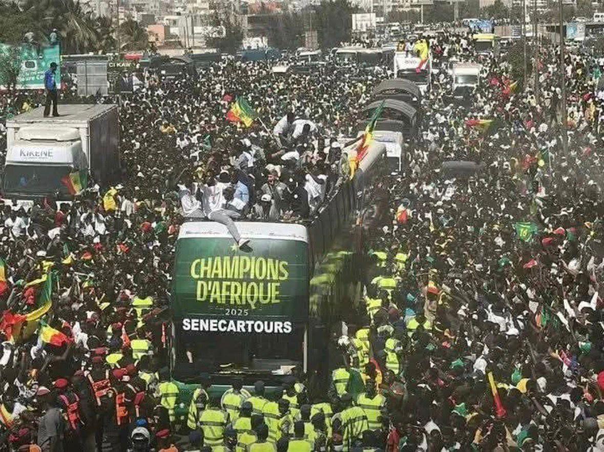 Direct : Les Lions en route vers le Palais avec le trophée