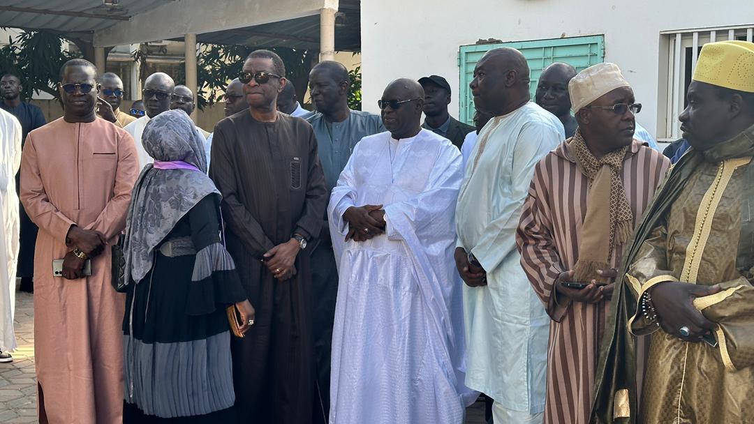 🔴 DIRECT – Levée du corps de George Dethie Diop : l’émotion à l’hôpital Fann