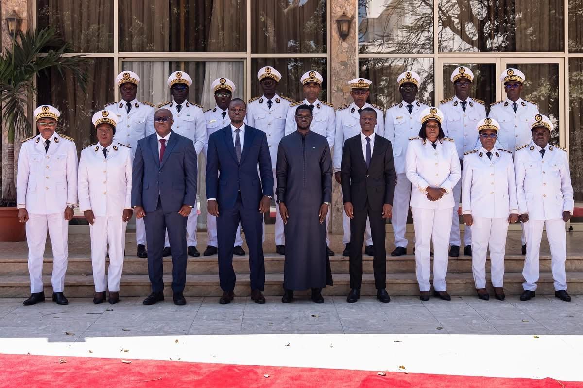 Renforcement de l\'Autorité de l\'État : Le Président Faye Engage les Gouverneurs