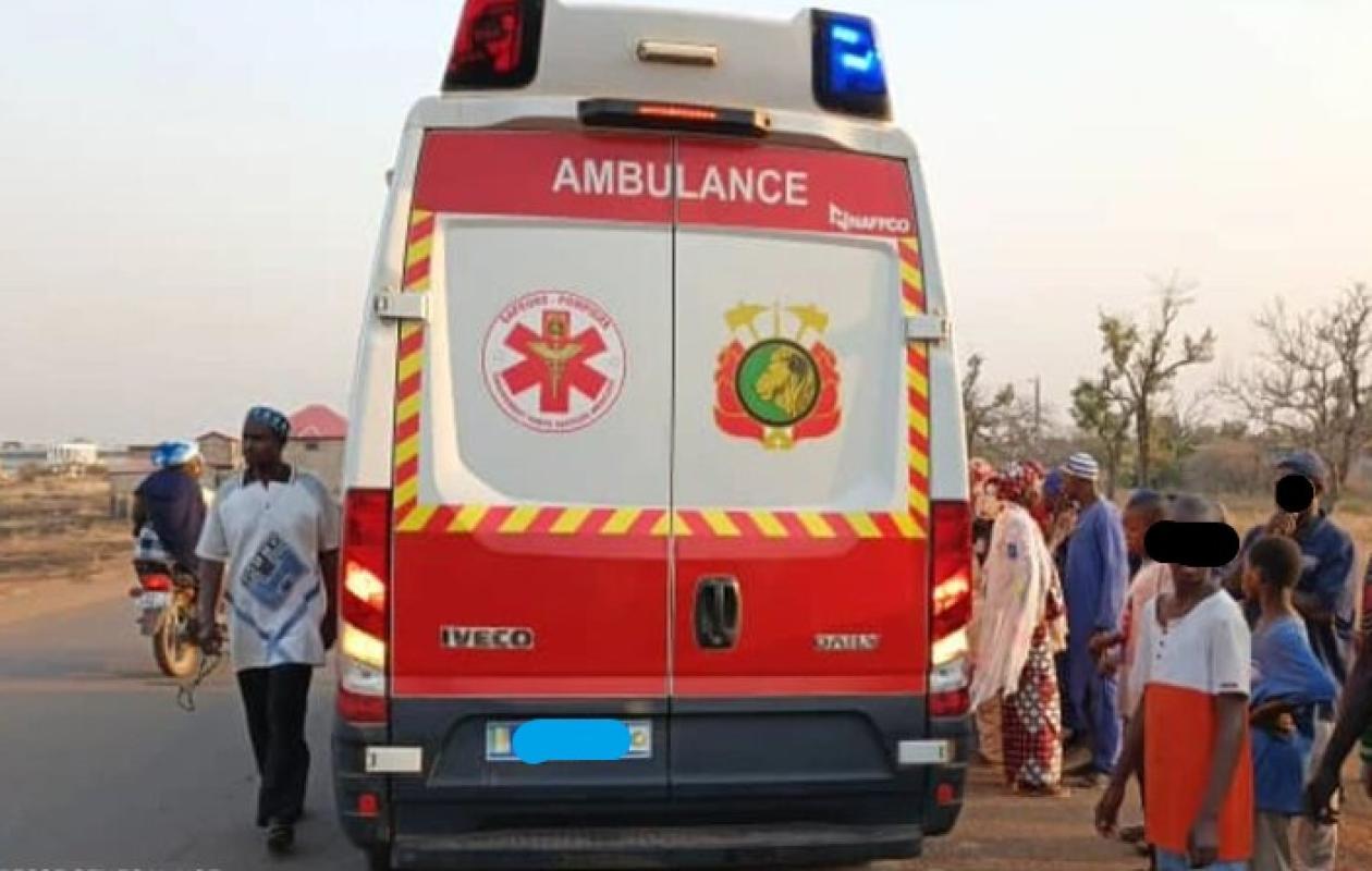 Sandiara : un homme retrouvé mort au milieu de la route, un foulard solidement attaché à son…