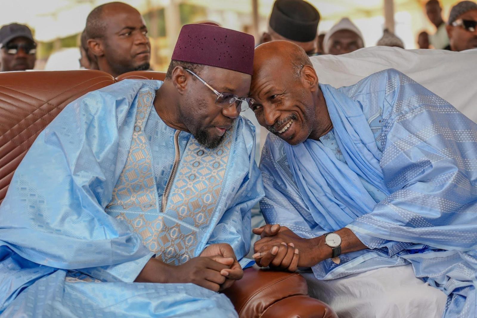 Ousmane Sonko à Ngoumba Guéoul pour réconforter la famille du khalife Chérif Beuh Aïdara