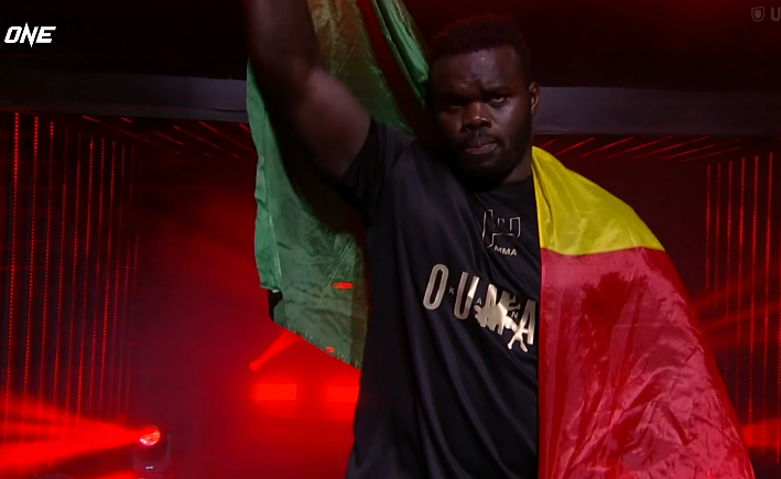 MMA : REUG REUG perd sa couronne par KO (VIDÉO)