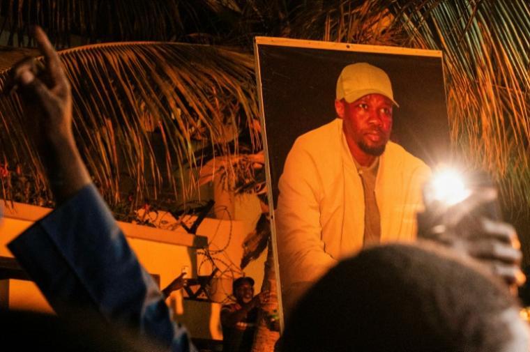 Limogeage de Sonko : l’ex-Premier ministre accueilli par une foule à Keur Gorgui