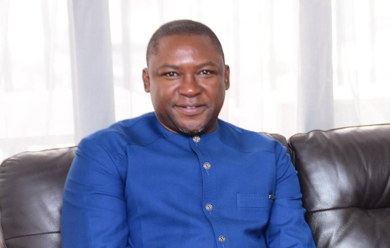 Dédicace : Cheikh Omar Diallo rend hommage à Abdoulaye Wade avec « Wade, l’homme du siècle »