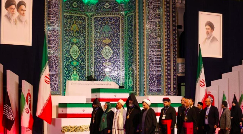 La dépouille du guide suprême Khamenei est arrivée sur le lieu de ses funérailles à Téhéran