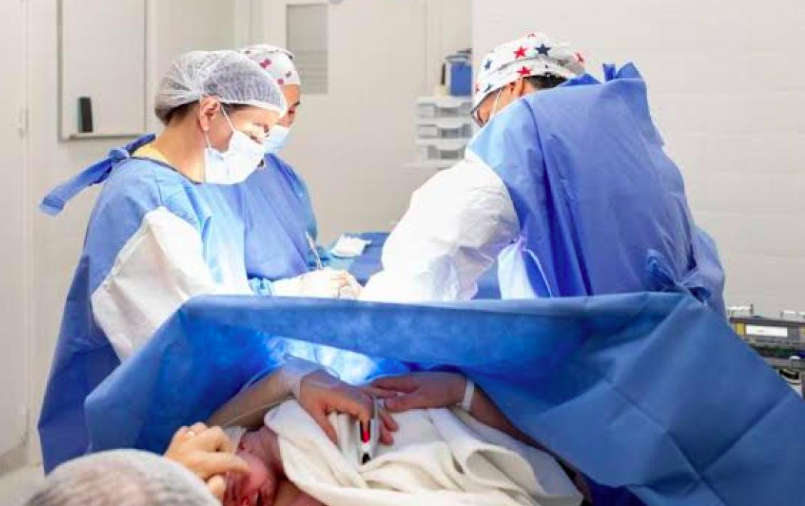 Accouchements par césarienne : la Turquie punit plus de 100 médecins (média)