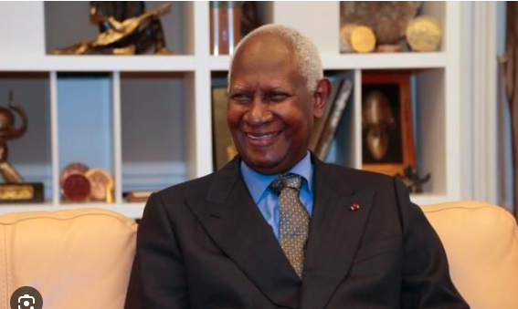 Le Président Abdou Diouf fête aujourd'hui ses 91 ANS ... Joyeux anniversaire!