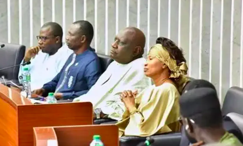  Tension à l\'Assemblée nationale : Le groupe Takku Wallu Sénégal dénonce une agression contre Abdou Mbow  