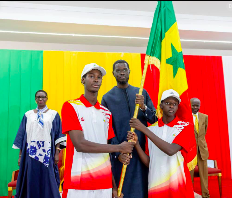 JOJ Dakar 2026 : Bassirou Diomaye Faye remet le drapeau national aux 136 athlètes sénégalais
